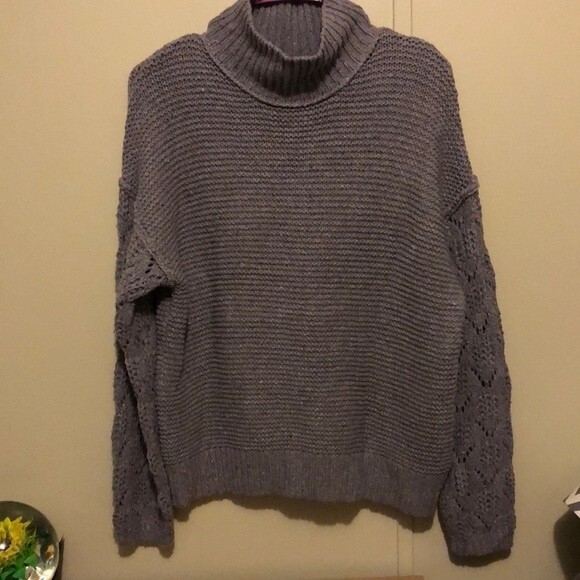 Universal thread size medium purple sweater NWT - Picture 1 of 9